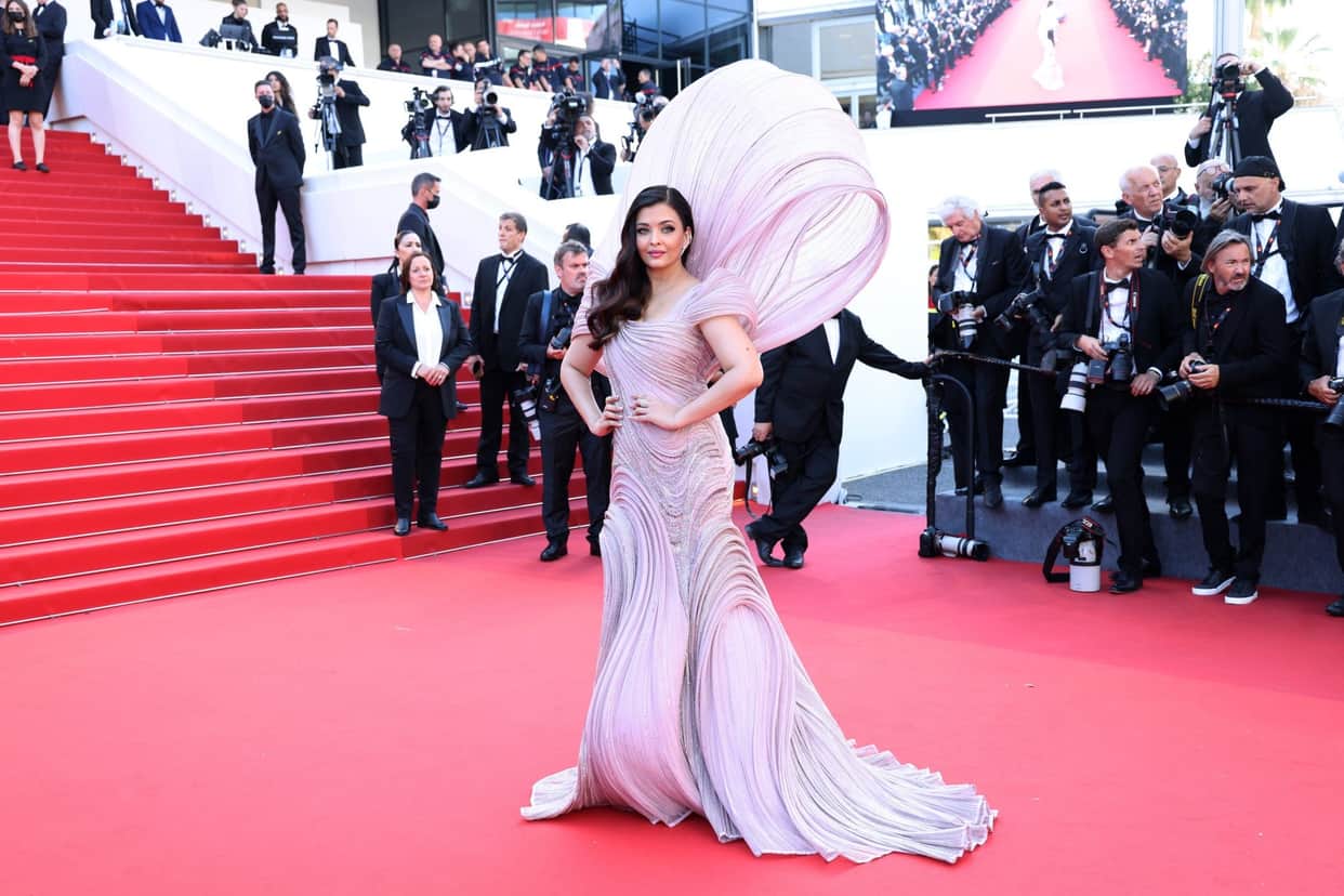 Aishwarya Rai hugs the fan during the conversation, people are praising after watching the video