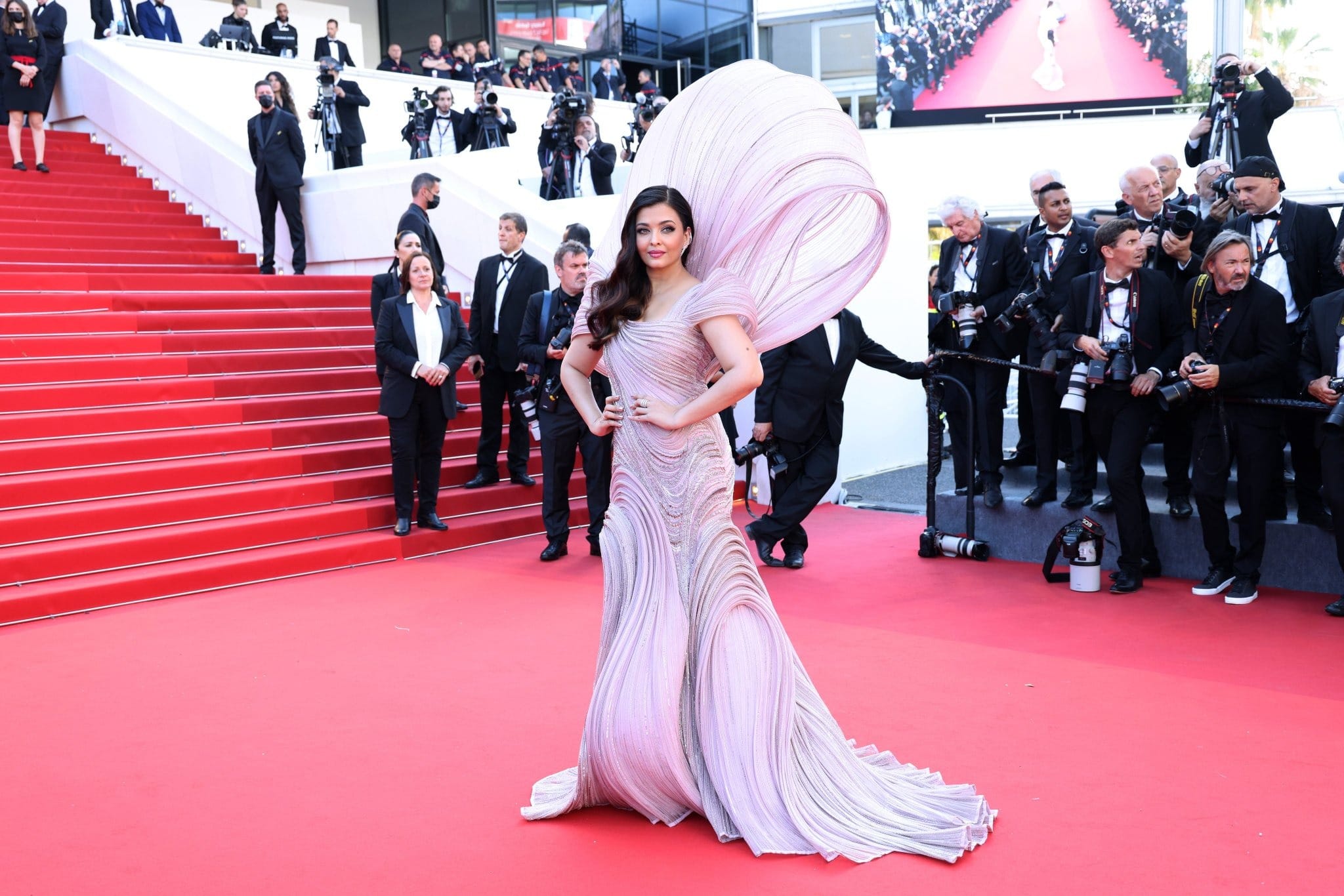 Photo of the day Jacqueline Fernandez pose with Gauri Khan Sonam Kapoor misses Anand Ahuja aishwarya rai at cannes film festival 2022 see todays celebrity update in photos