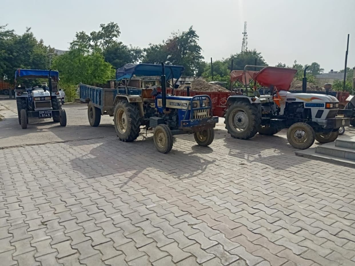 Action on illegal mining, seven tractor-trolley seized