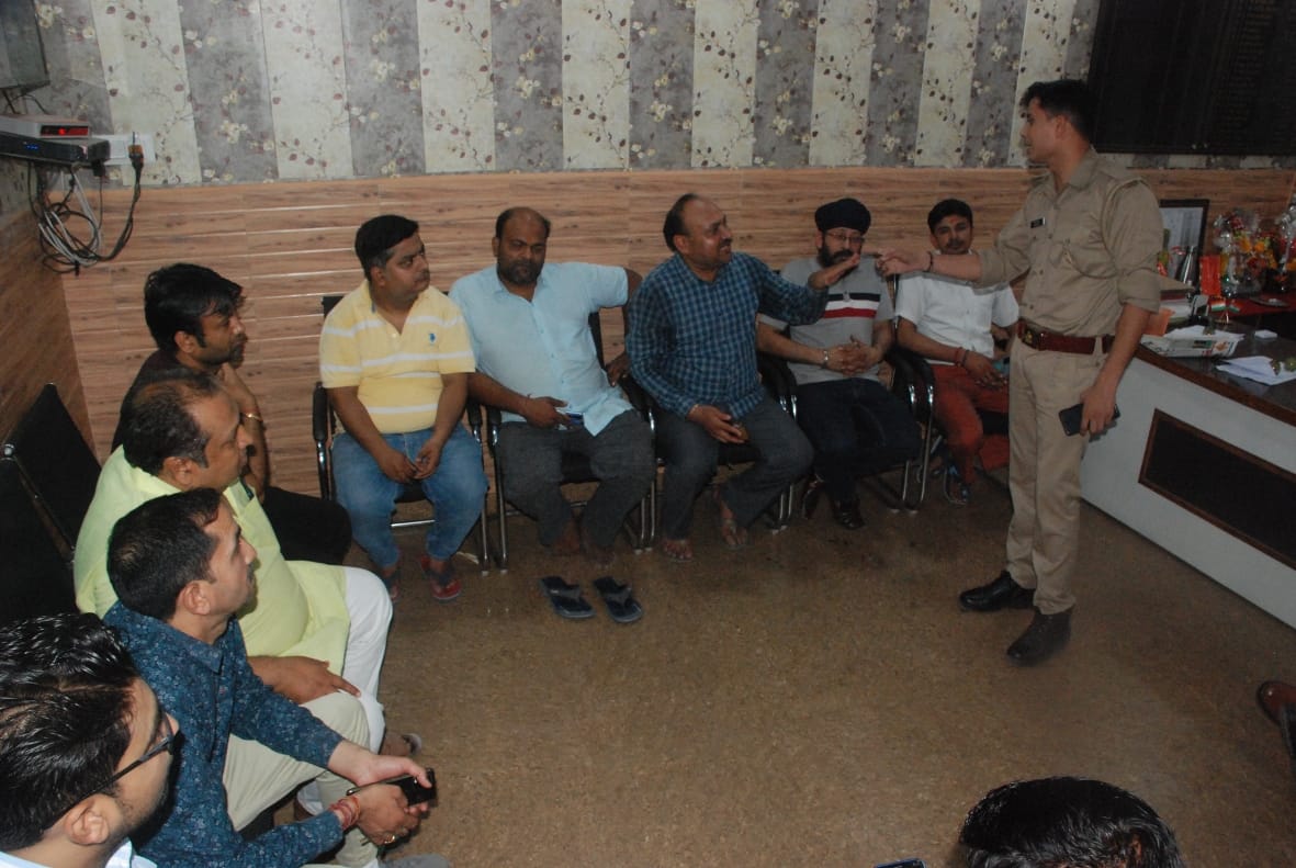 Indecency of Kotwali's scribe with merchant, uproar of traders