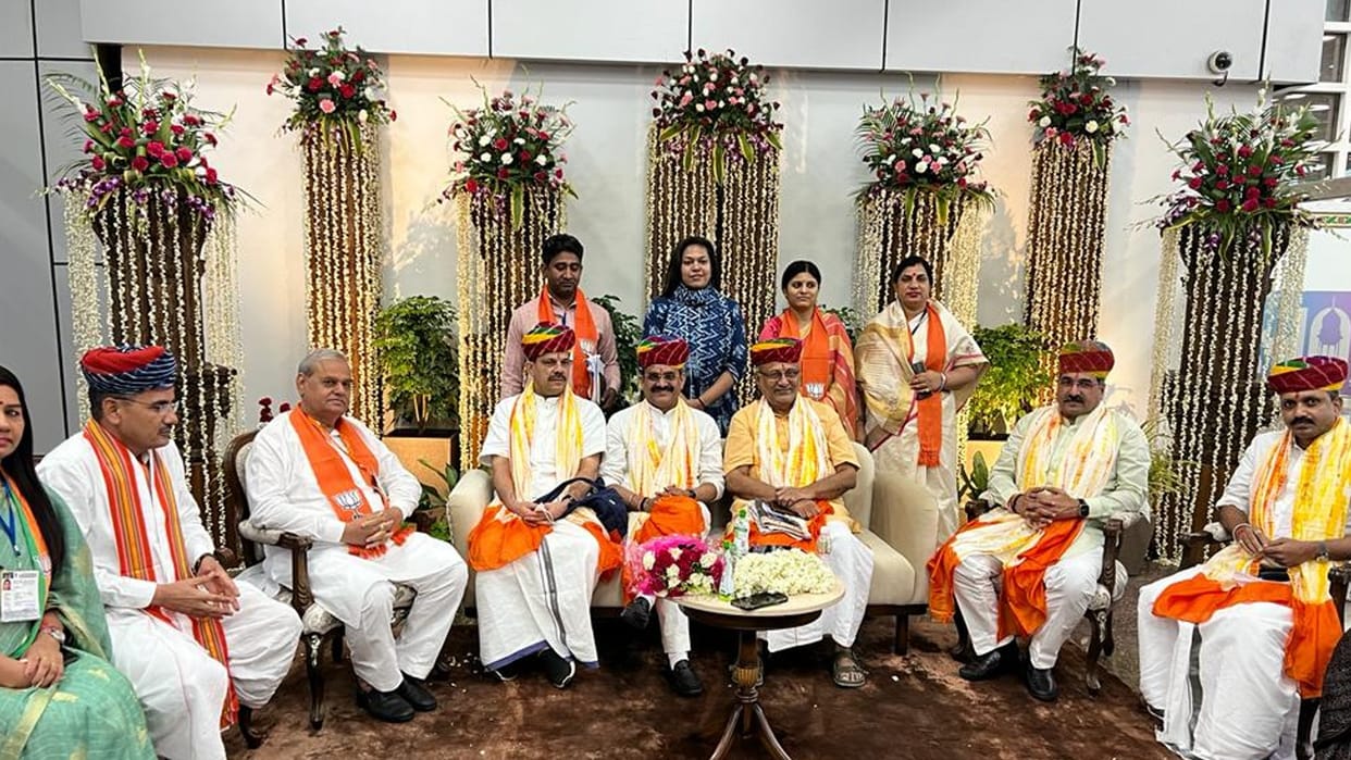 BJP Meeting in Jaipur: State President VD Sharma and Organization General Secretary Hitanand Sharma reached Jaipur.