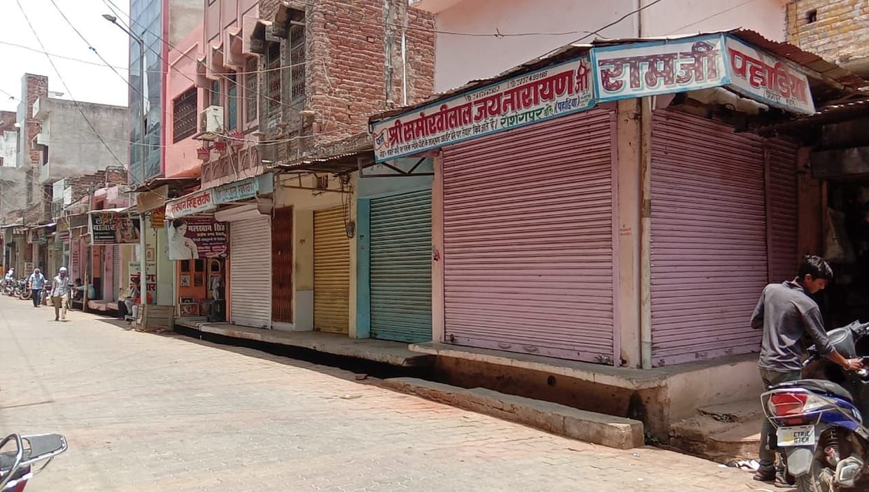 The funeral took place in a gloomy atmosphere, the market remained closed