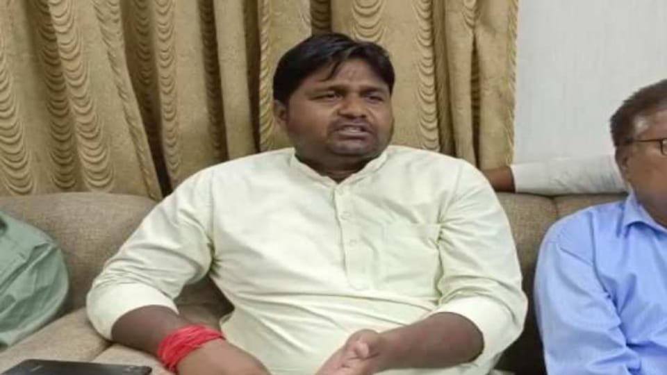 Congress MLA Ganesh Ghoghra attacked Dungarpur President Dinesh Khodnia