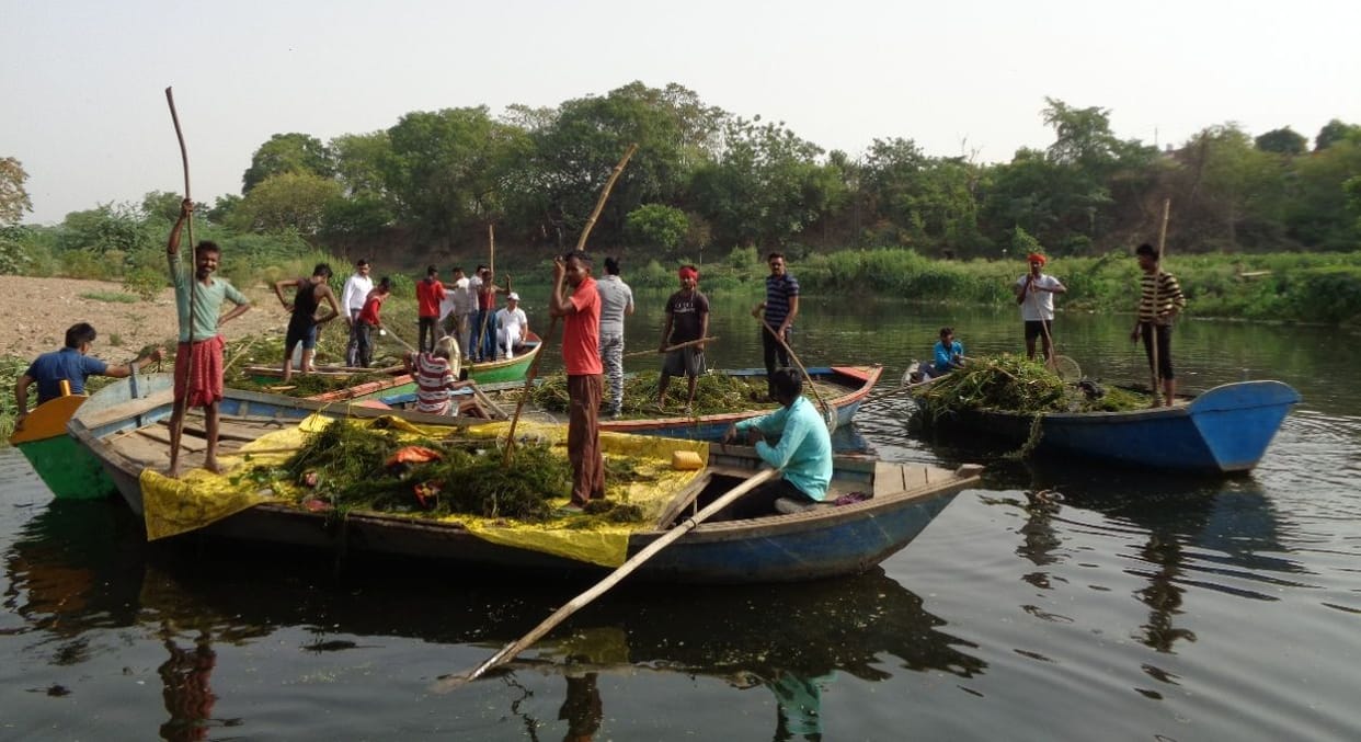 Ten boats took out the garbage from Mandakini