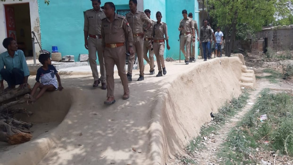 Budaun Firing in two sides over the land of village society five injured