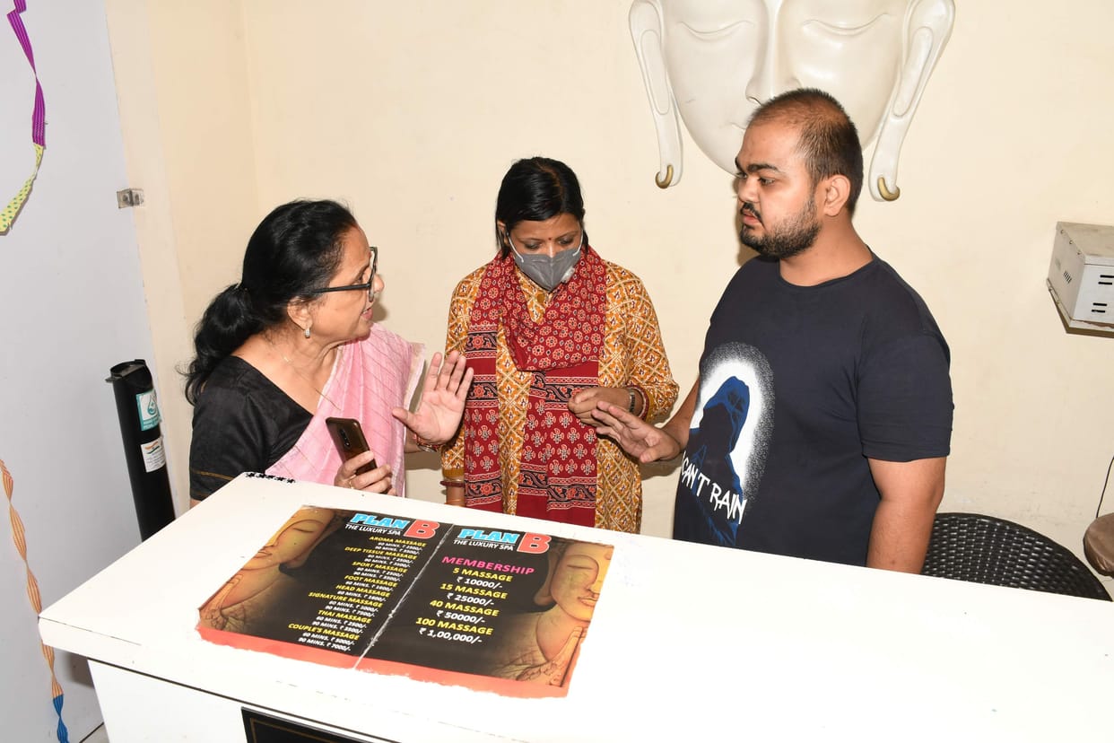 Raid on two spa centers of the city, found flaws