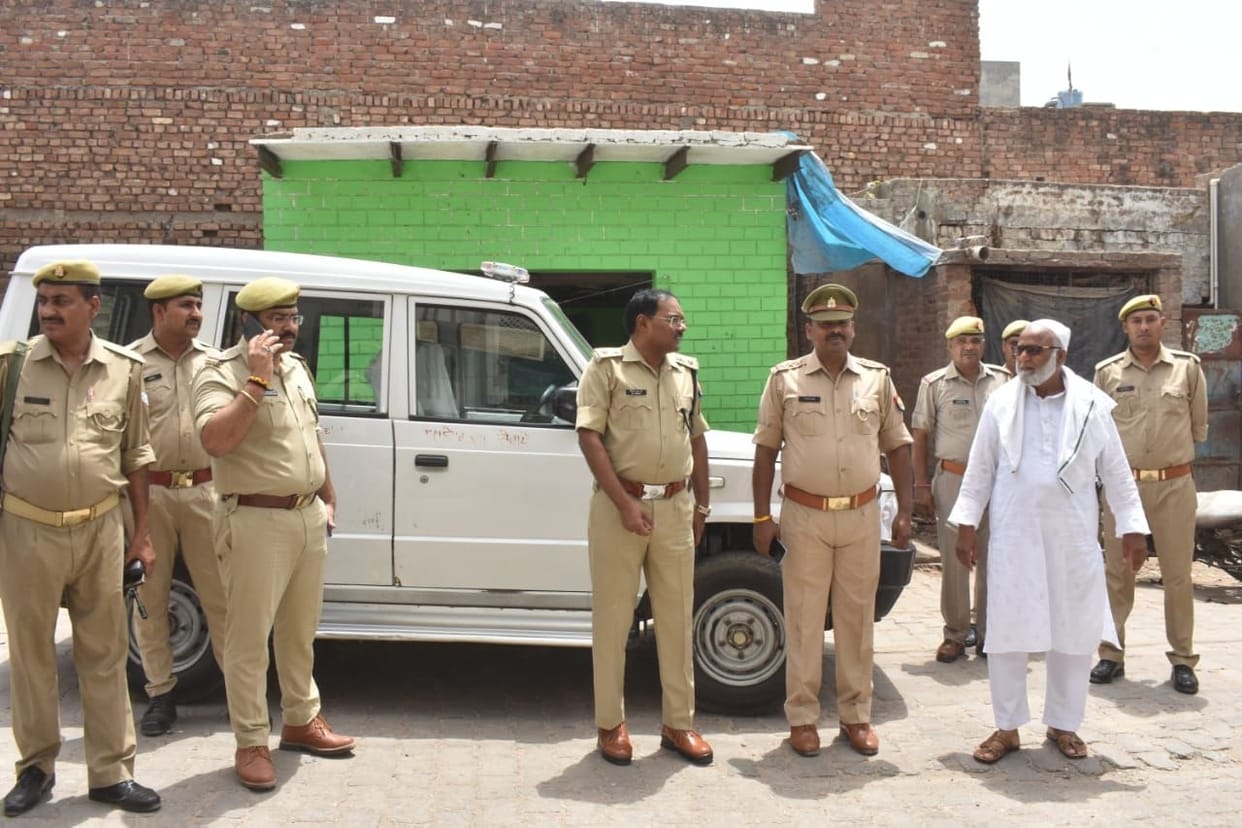 Hathras: Friday prayers performed in tight security, strictly guarded outside mosques