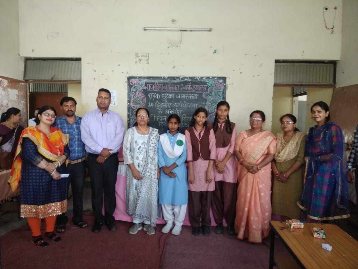 Hathras: The message of following the rules of traffic given through the quiz
