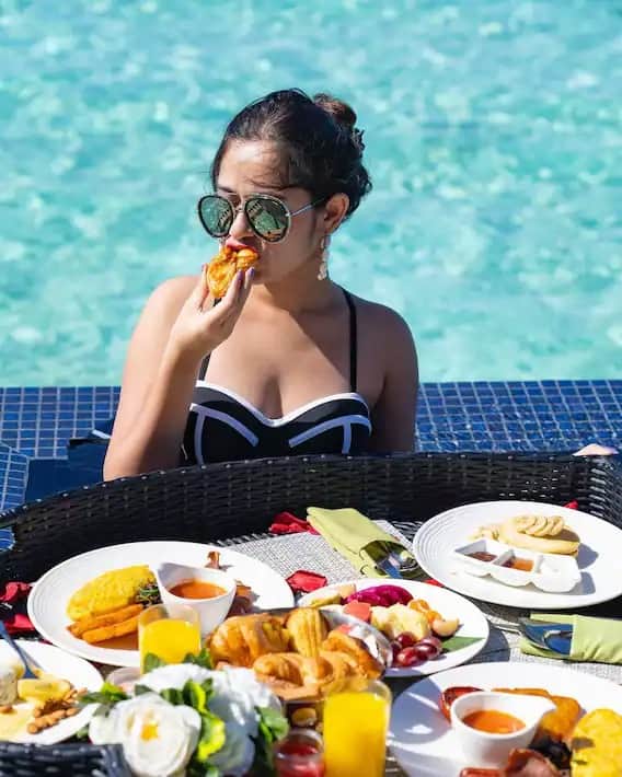 Jannat Zubair Shared Breakfast Photo From Pool Photos Went Viral on Socia Media