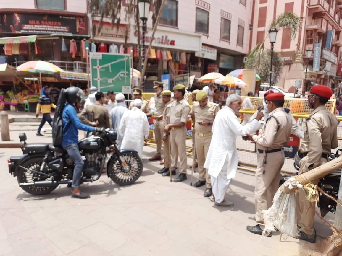 Gyanvapi mosque update Huge Crowd Gathered for Jumma Namaz varanasi Latest News in Hindi see photos