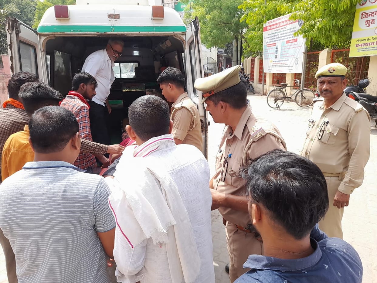Bike riding criminals open fire on young businessman in jaunpur in money dispute