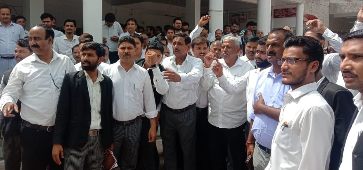 pradarshan,advocate,farrukhabad news