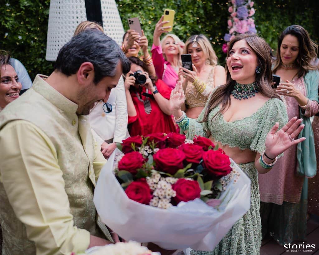 Kanika Kapoor Wedding: Kanika Kapoor looked romantic with fiancé Gautam in Mehndi Ceremony will tie a knot on 20 may