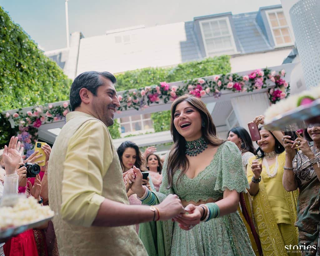 Kanika kapoor and gautam wedding photo viral on social media