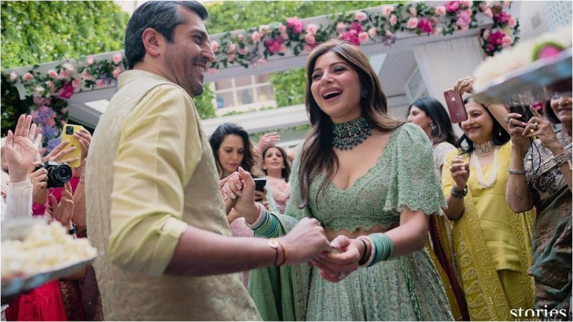 singer kanika kapoor wore mint green lehenga for mehendi ceremony see inside pics