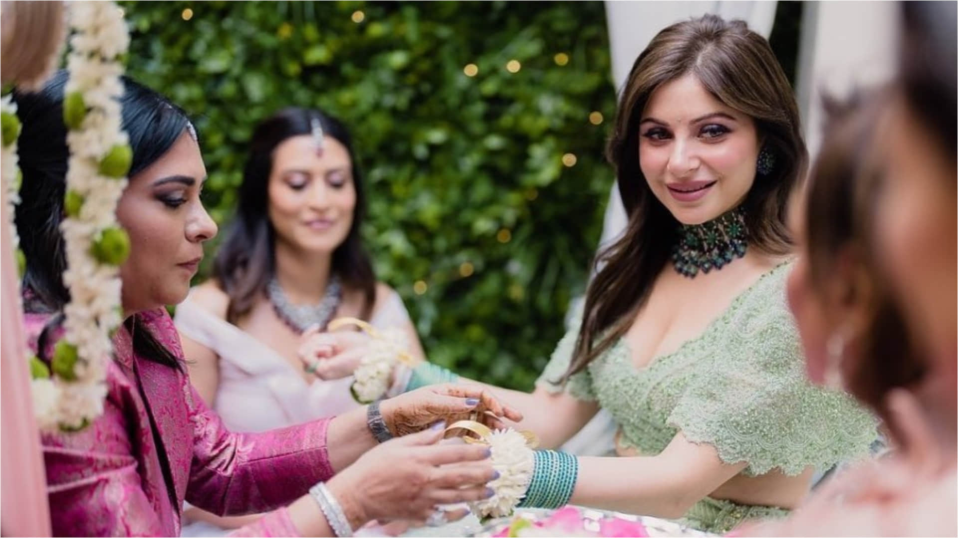 singer kanika kapoor wore mint green lehenga for mehendi ceremony see inside pics
