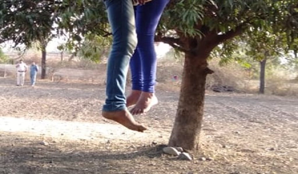 Lover couple hanged to death in Hardoi