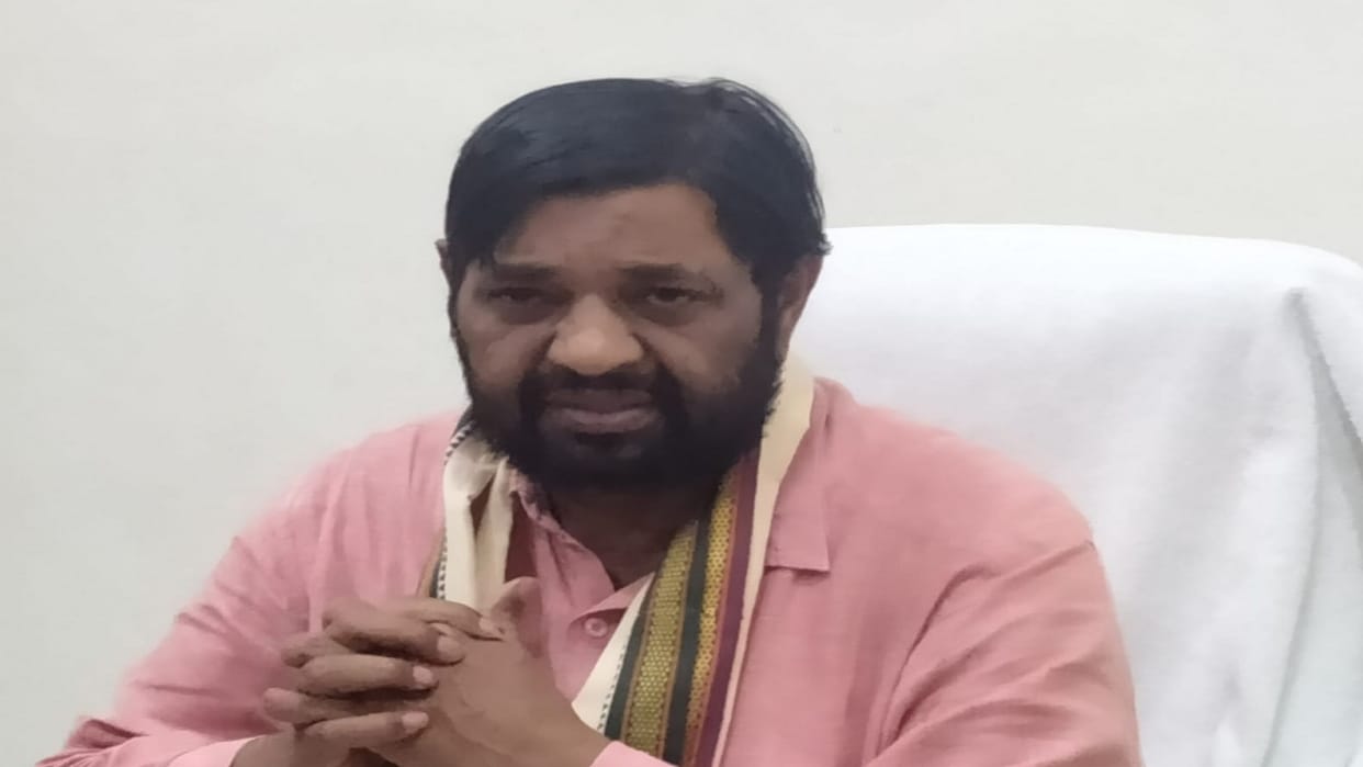 Kaushal Kishore said, the order to open liquor shops by 11 o'clock should be withdrawn