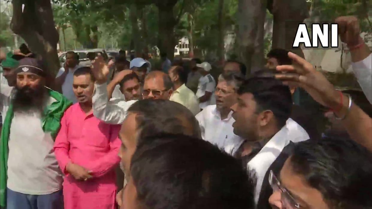 Raid on Lalu Yadav, CBI raids on 17 places related to RJD supremo