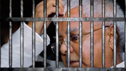 CBI Raid Against Lalu Prasad Yadav and His Family Know About Railway Recruitment Scam News in Hindi
