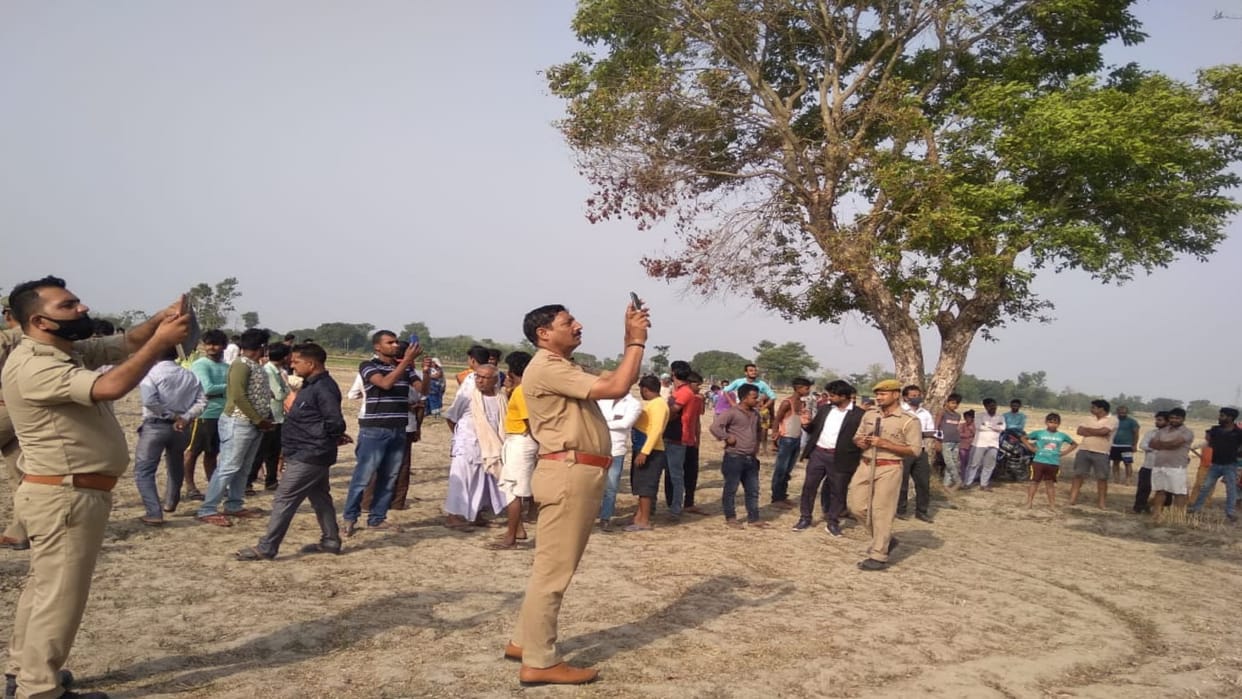 Dead body of youth found hanging from Jamun tree in Maharajganj