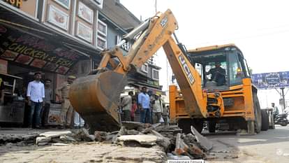 Muzaffarnagar News: The officers removed encroachment by JCB on orders of CM Yogi, see photos