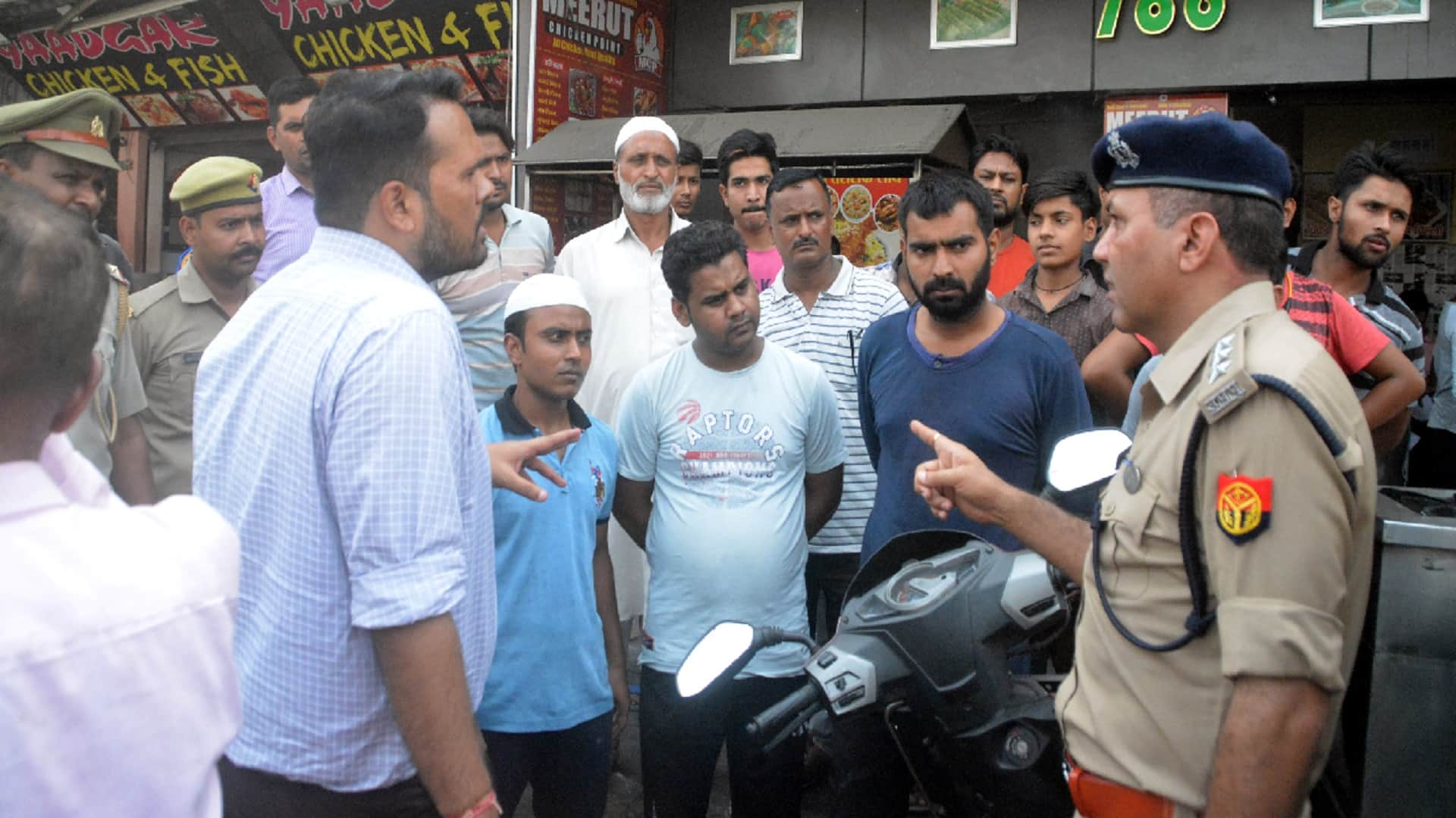 Muzaffarnagar News: The officers removed encroachment by JCB on orders of CM Yogi, see photos