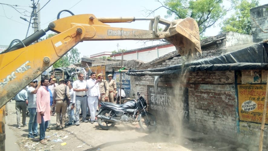 Bulldozer roared, administration removed encroachment