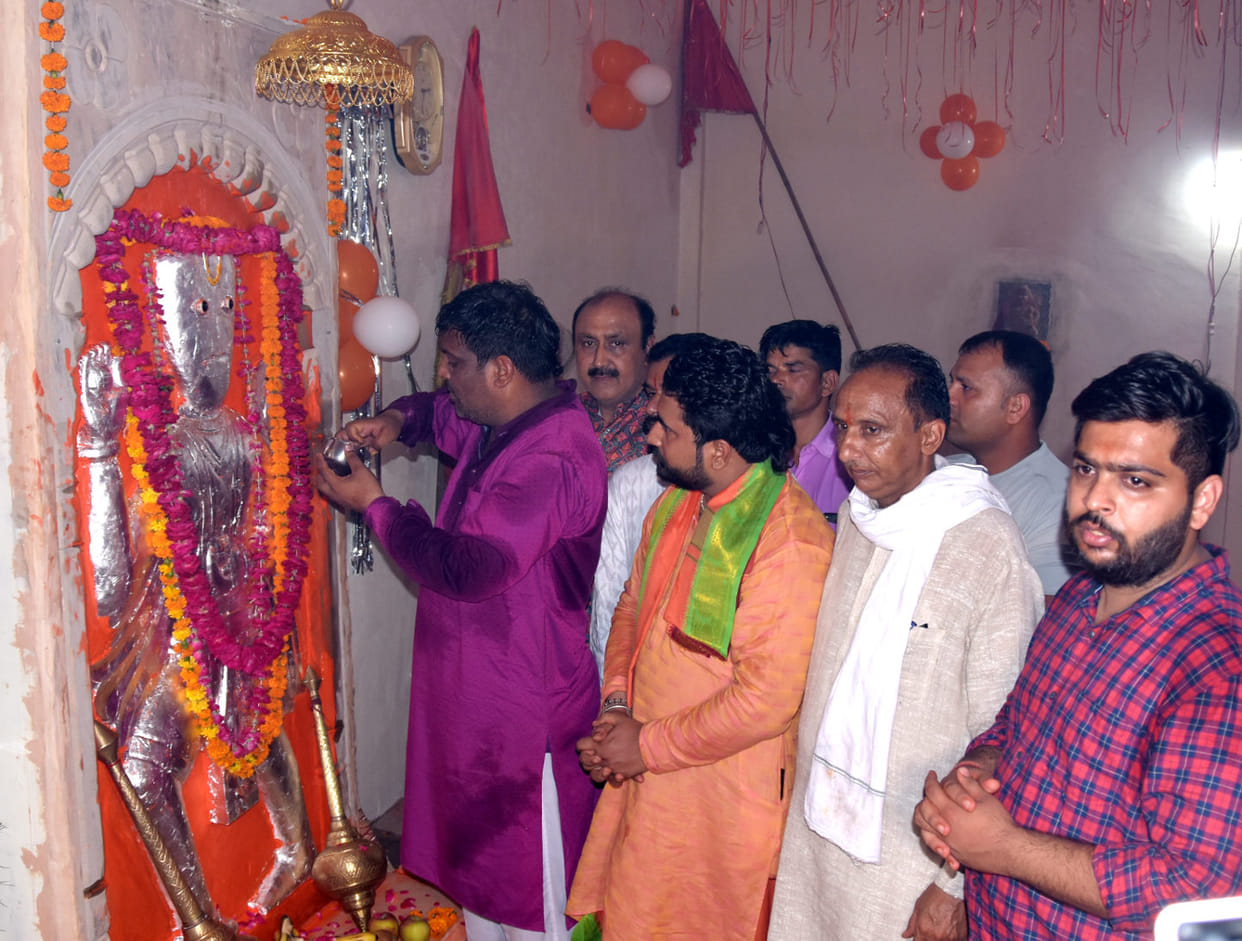 Prana Pratishtha with chanting