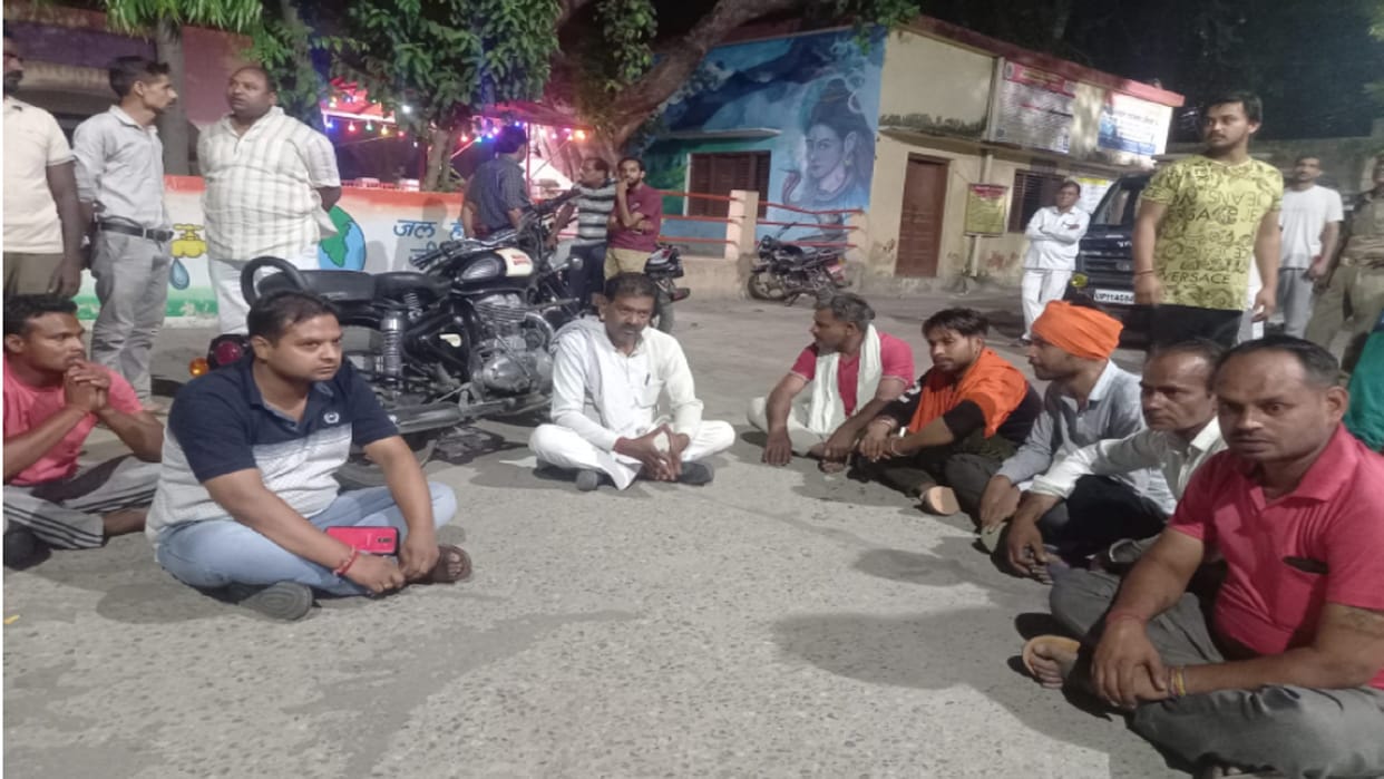 Saharanpur News: People of two classes clashed over molesting the girl, BJP leaders reached police station