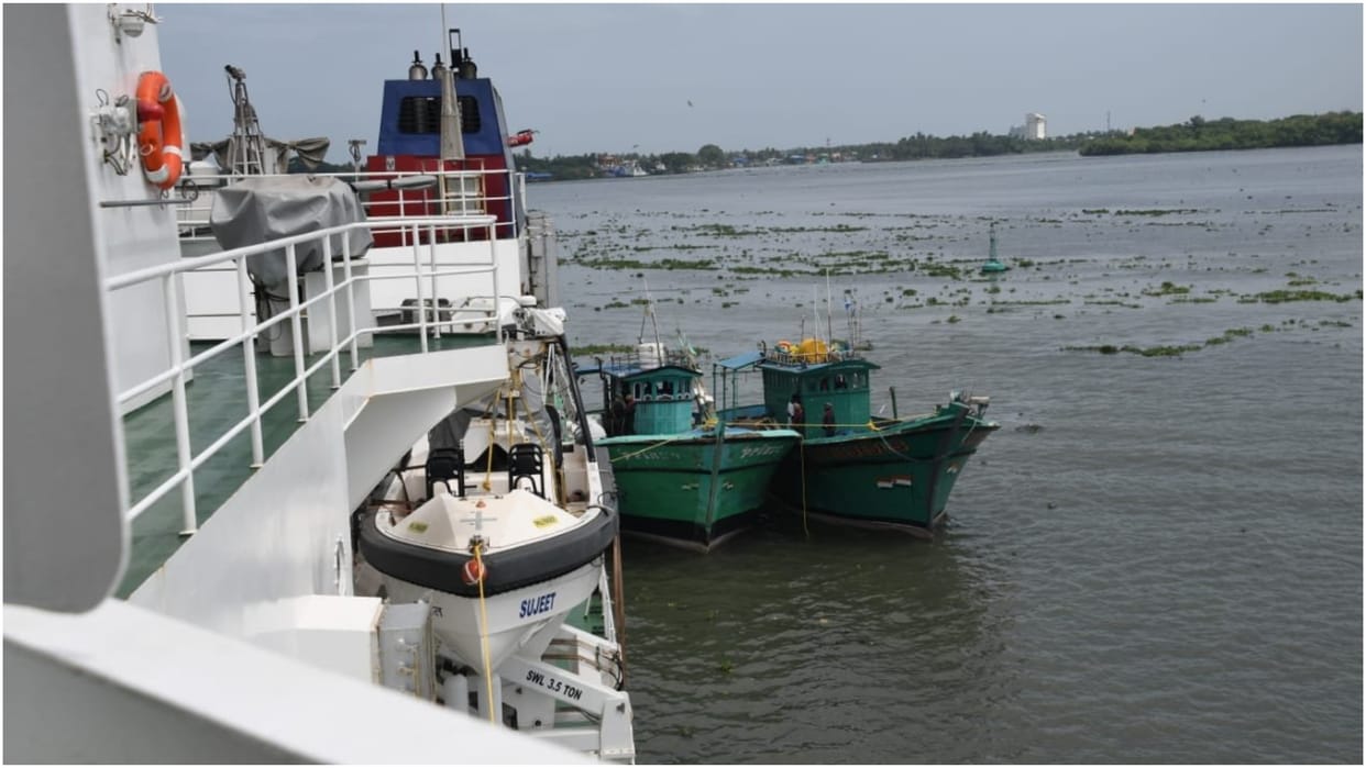 DRI Indian Coast Guard Operation Khojbeen caught 1526 crore heroin in arabian sea