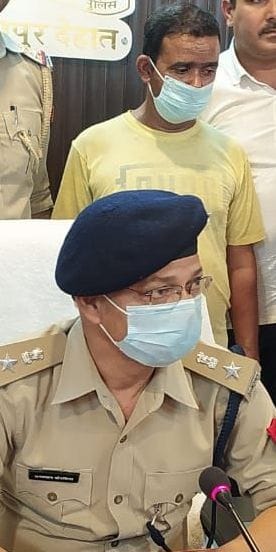 Kanpur dehat : Illegal arms factory caught in the forest, 12 weapons recovered, one arrested