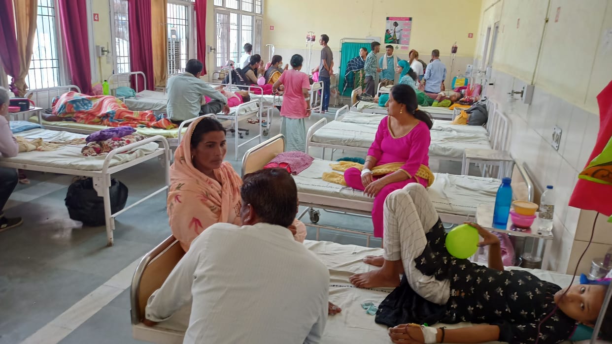 Patients and relatives in the hospital are suffering from the heat, water does not run in the coolers