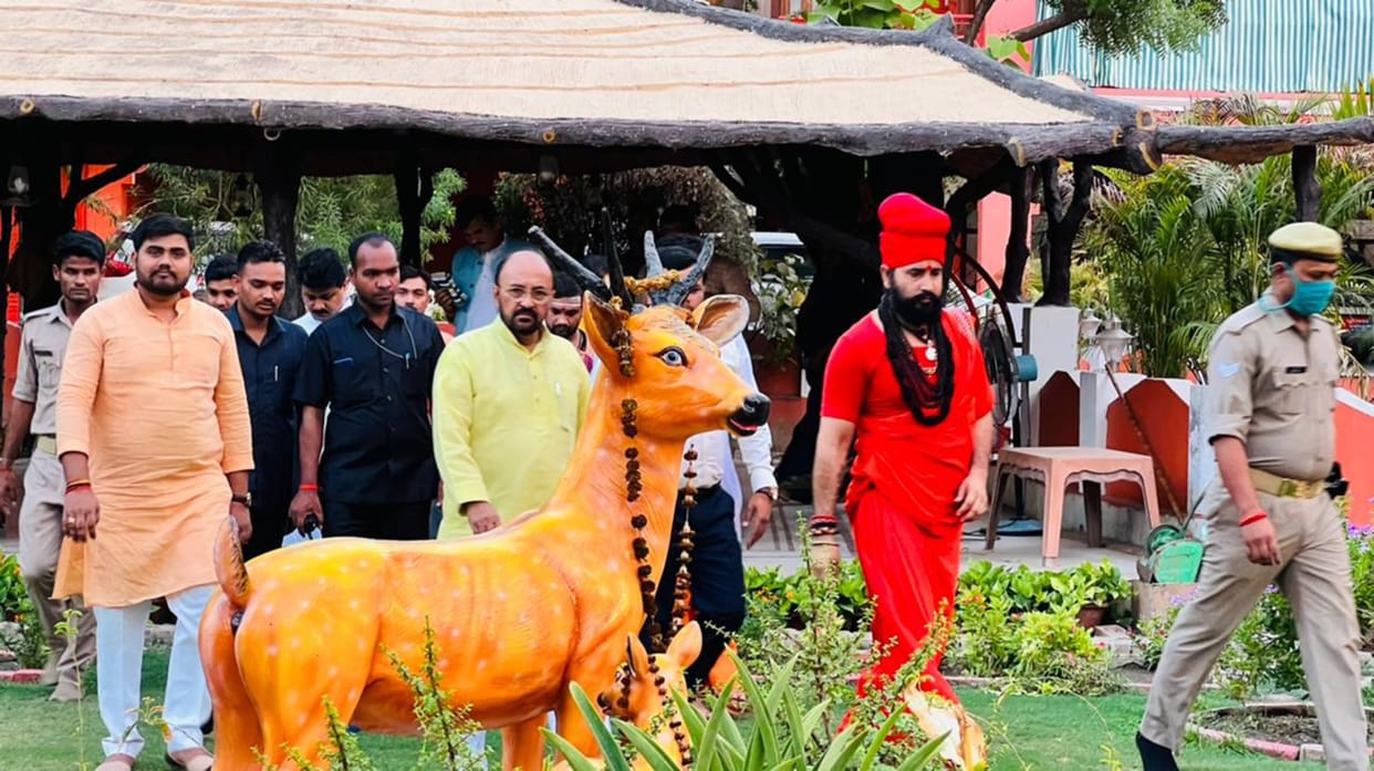 In the Baghmbri Gaddi Math, the minister made an appearance at the tomb of Brahmalin Mahant Narendra Giri