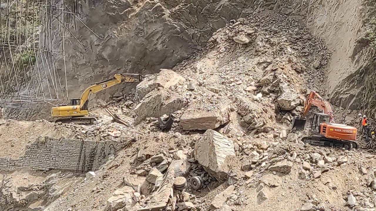 Part of tunnel under construction collapses on Jammu-Srinagar National Highway, six-seven people trapped, one rescued, rescue underway