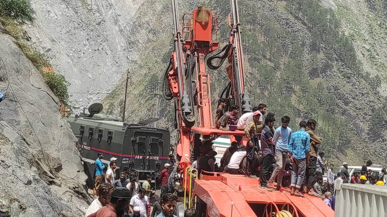 Part of tunnel under construction collapses on Jammu-Srinagar National Highway, six-seven people trapped, one rescued, rescue underway