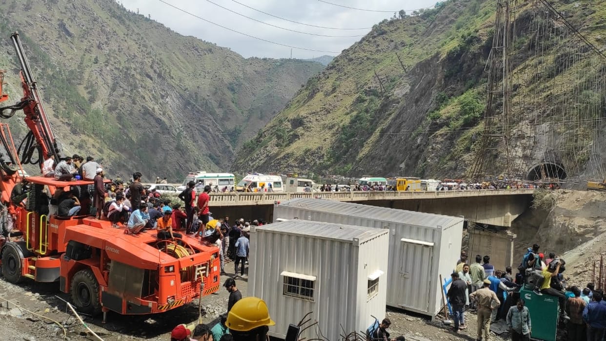 Part of tunnel under construction collapses on Jammu-Srinagar National Highway, six-seven people trapped, one rescued, rescue underway