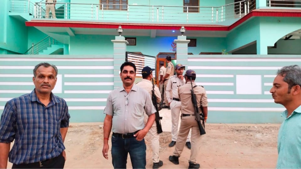 Singrauli: Rewa EOW raid on Patwari's house, initial investigation found an account of property worth 1.5 crores