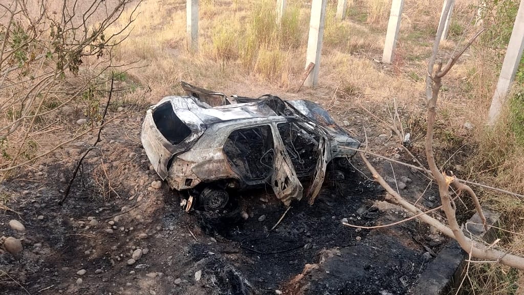 rspura car fire two cars caught fire in rspura jammu one person died
