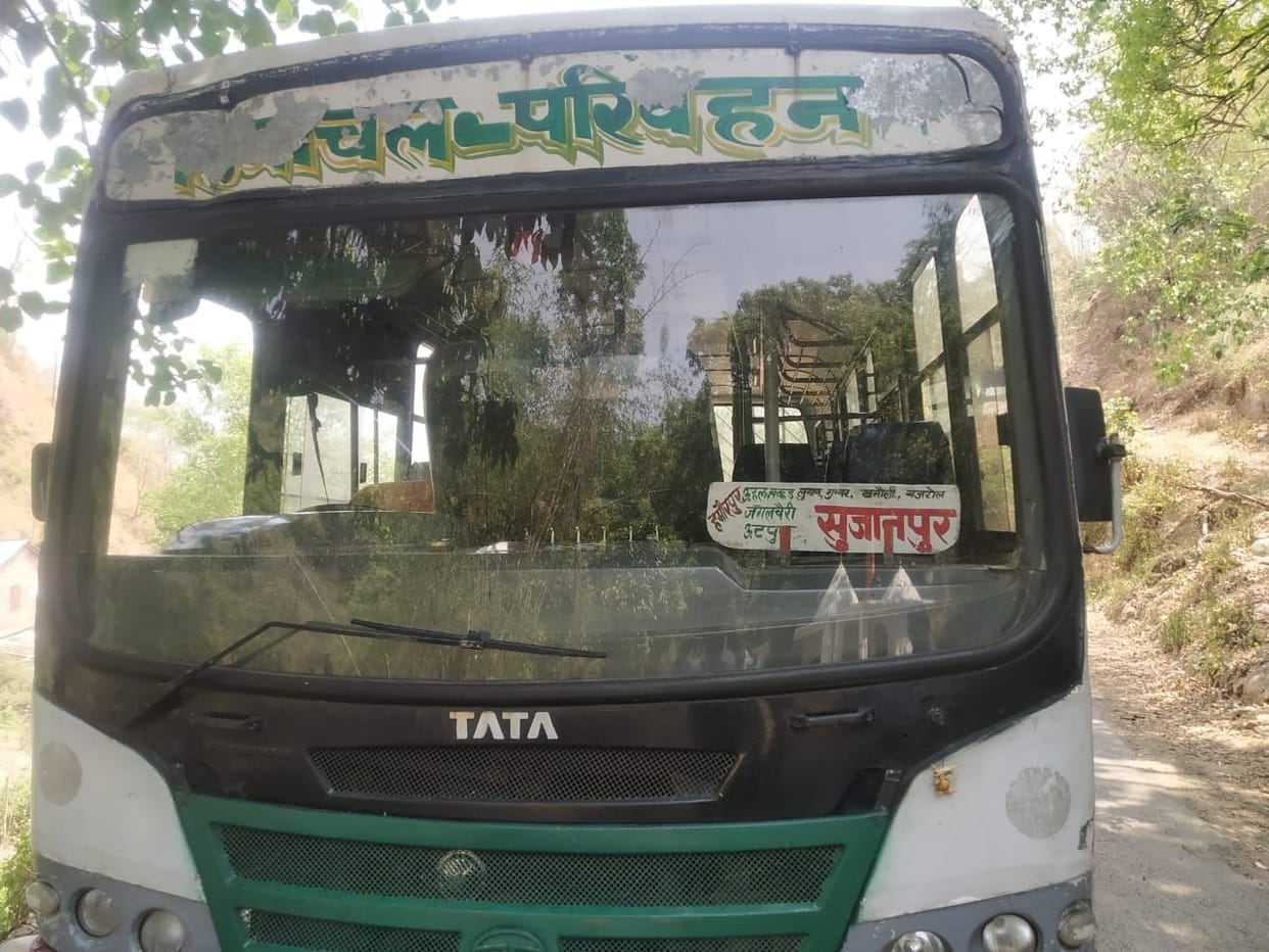 HRTC bus gasped again in the middle of the journey, pedestrians walking in the sun