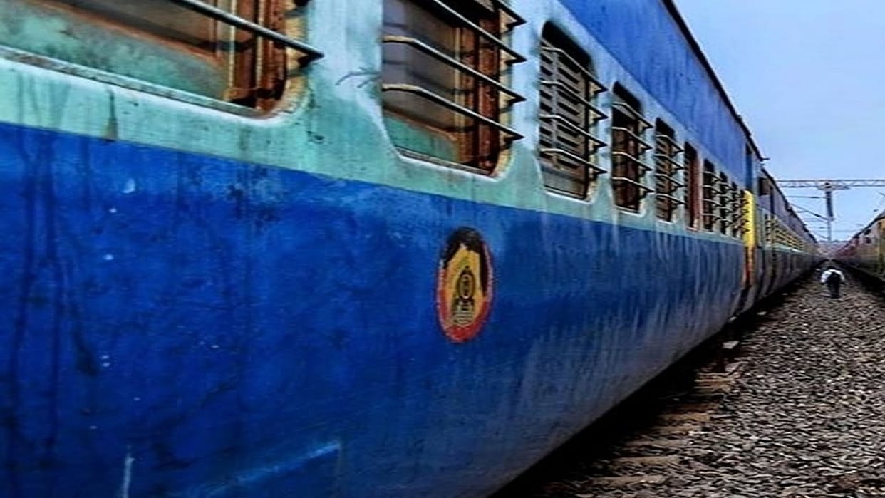 There was a stir in Mathura GRP on information of bomb in patalkot express