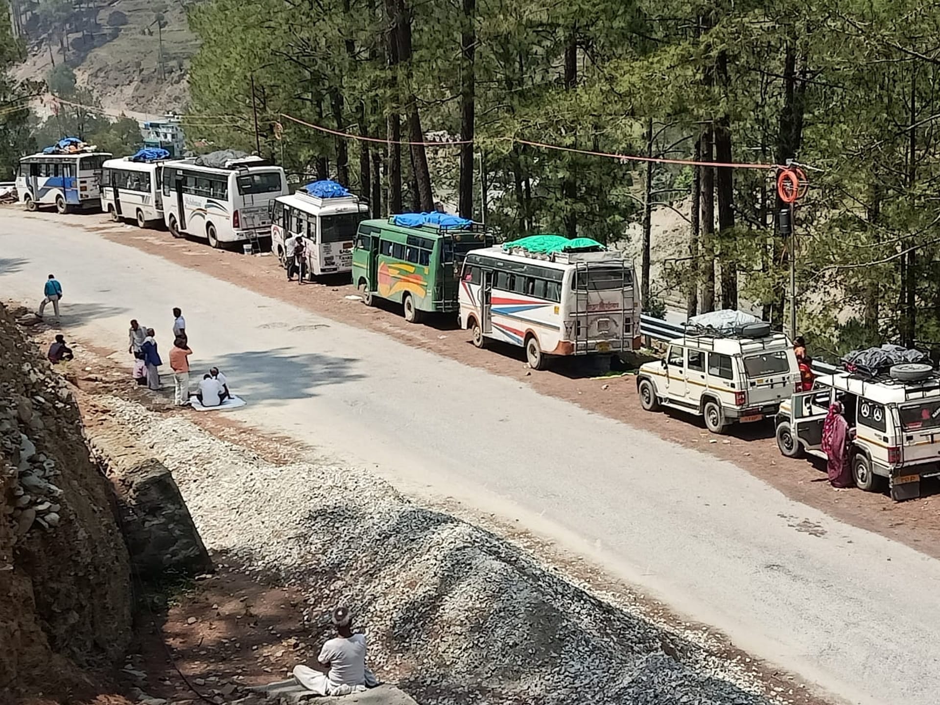 Chardham Yatra 2022, Yamunotri highway closed again due to landslide, three thousand passengers stranded, See Photos