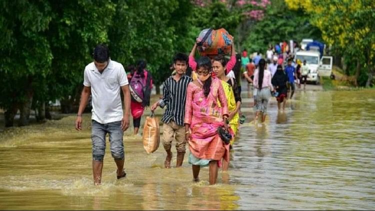 46000 people affected by floods in five districts of Assam Updates news in hindi