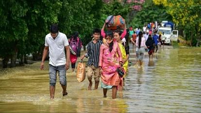 Assam: असम में बाढ़ से 10 जिलों के 31 हजार लोग प्रभावित, मौसम विभाग के 'रेड अलर्ट' ने बढ़ाई चिंता assam flood update 10 districts thousand people effected heavy rain red alert issue