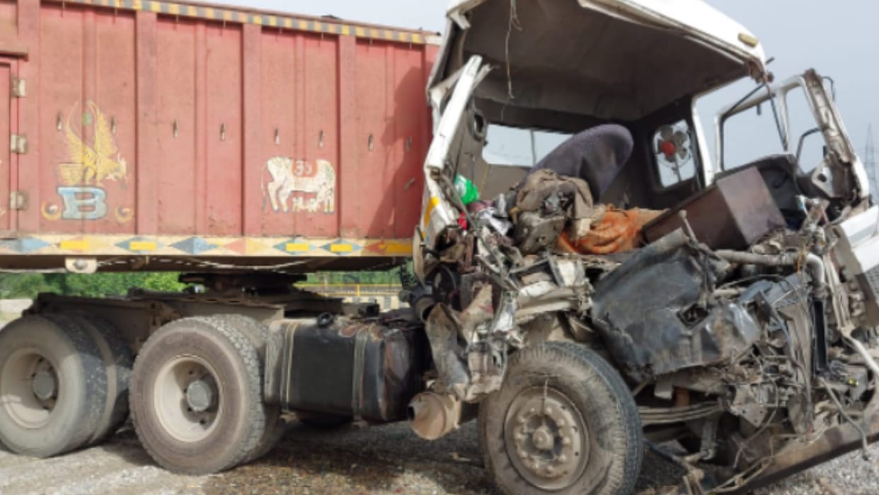 Two truck accident on Delhi yumontri highway in saharanpur