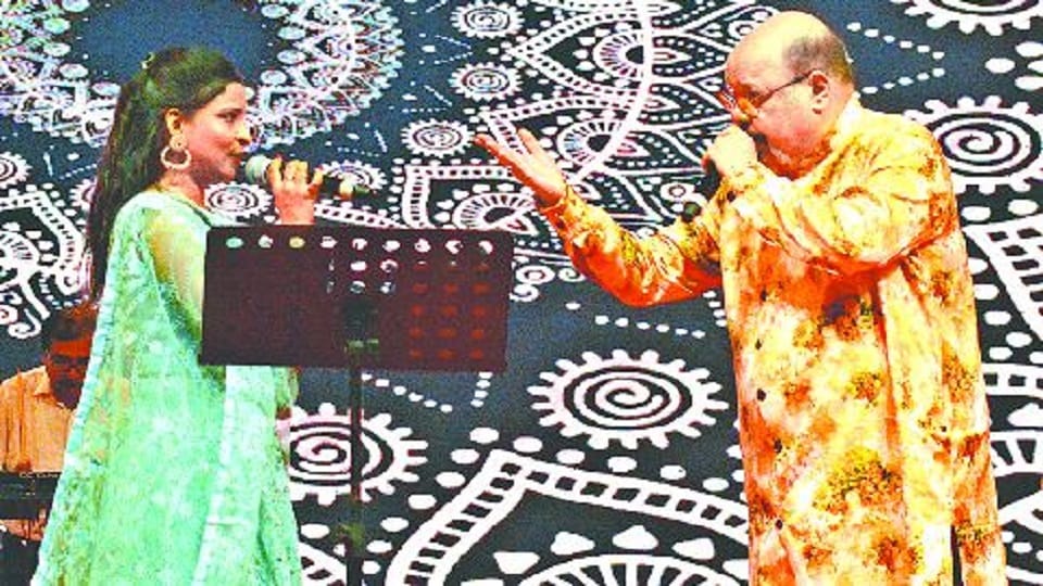 Bollywood singer Jolly Mukherjee performed in Hunar haat agra
