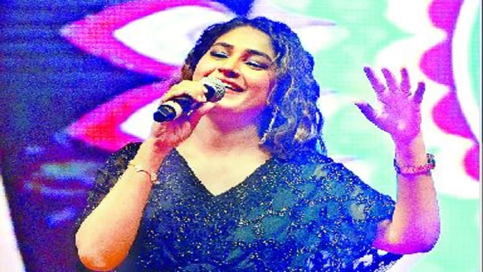 Bollywood singer Jolly Mukherjee performed in Hunar haat agra