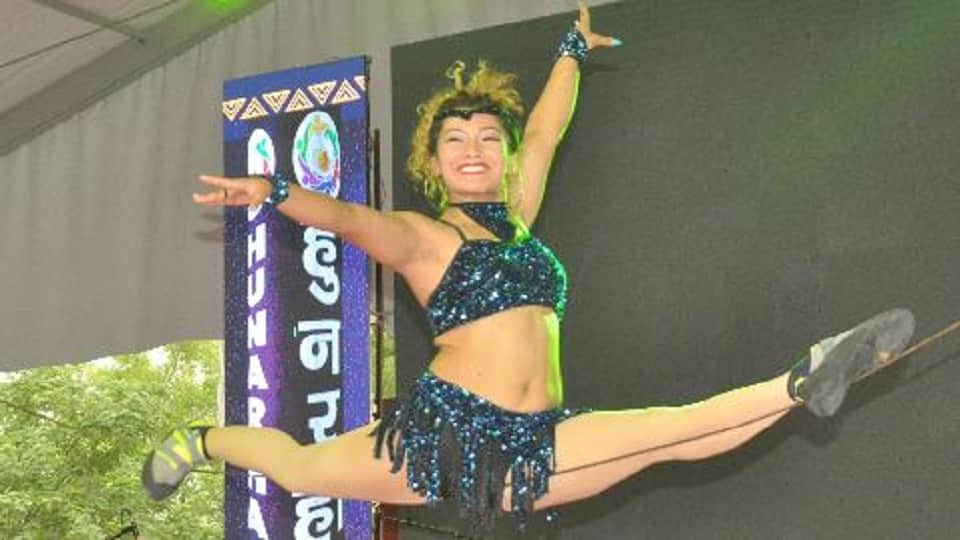 Bollywood singer Jolly Mukherjee performed in Hunar haat agra