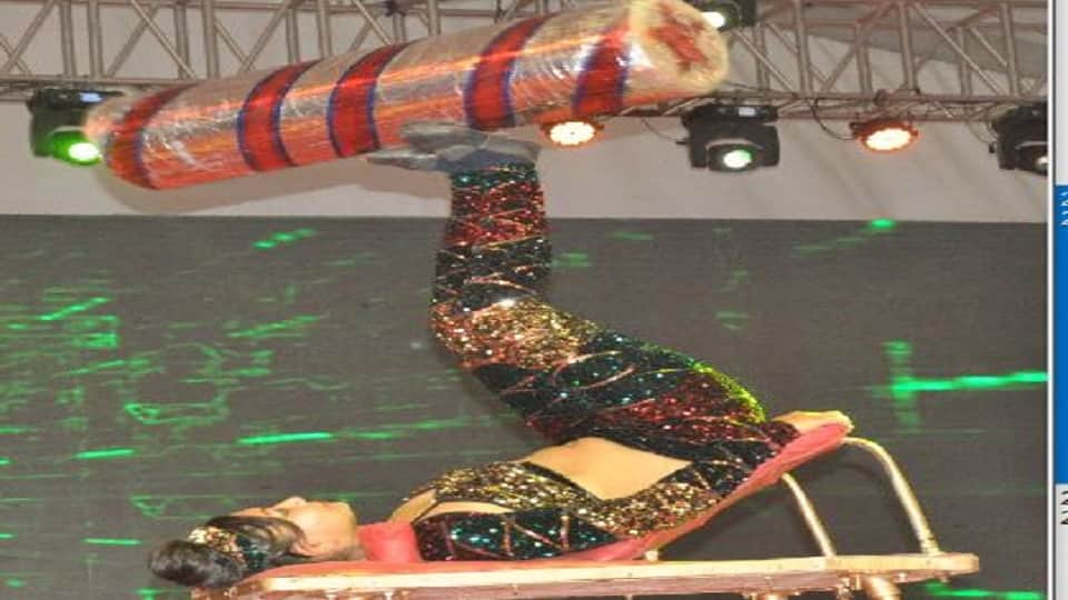 Bollywood singer Jolly Mukherjee performed in Hunar haat agra