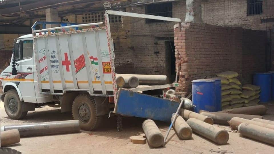 Worker dies due to cylinder explosion of carbon dioxide in Atul group factory in agra